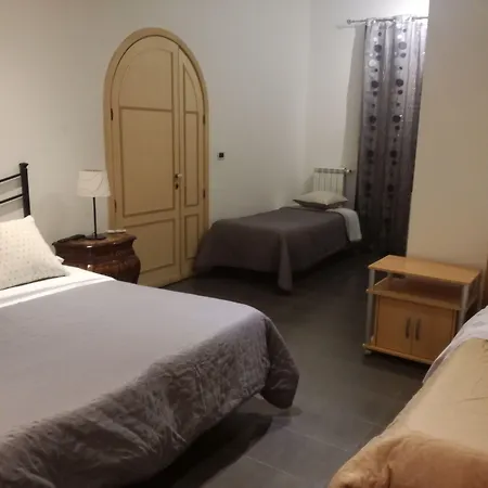 Alojamento de Acomodação e Pequeno-almoço Lidia 4*