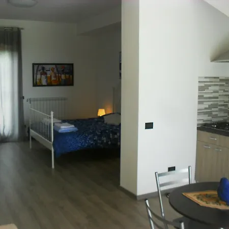 فندق مبيت وإفطار Lidia أتشيريالي